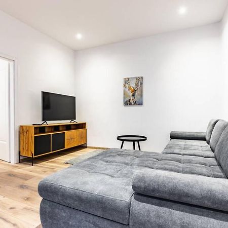 Modern Apartment Next To Subway Station Wina Bagian luar foto