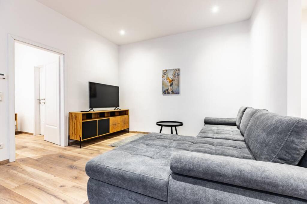 Modern Apartment Next To Subway Station Wina Bagian luar foto