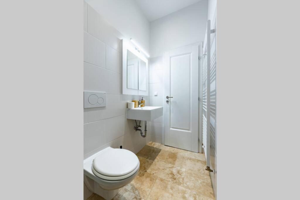 Modern Apartment Next To Subway Station Wina Bagian luar foto